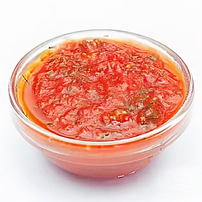 Неаполитанский соус. Salsa napoletana соус. Сальса DVLE соус. Соус томатный с овощами. Соус сальса на белом фоне.